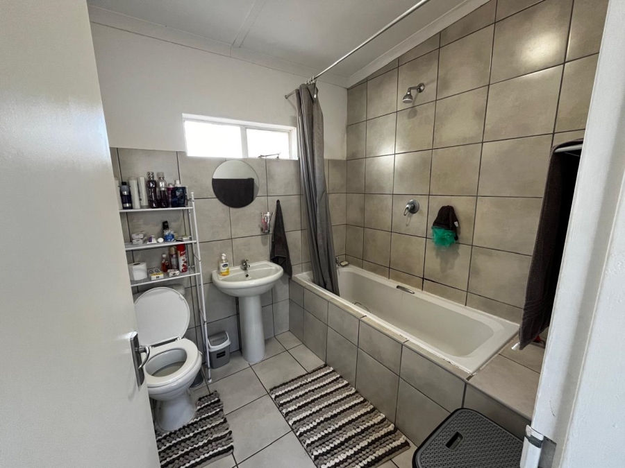 To Let 2 Bedroom Property for Rent in Rouxpark Western Cape